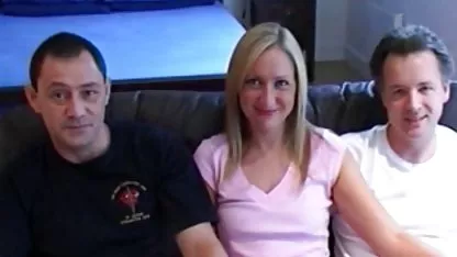 Linda perra xvideos buenas tetas acaricia su coño afeitado y se corre