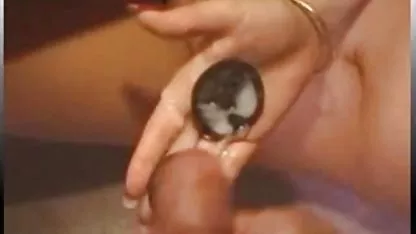 Joven puta maduras tetonas y culonas xxx pegada con cinta adhesiva al tablero y follada.