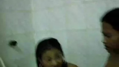 Perra lujuriosa fluye de las caricias de un Níger maduro. las mejores tetas del mundo xxx