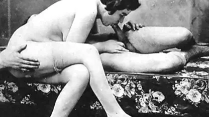 Se zambulló para lamer su polla gorda de una morena sexy, el hombre la que ricas tetas xxx pone en una pose y la rompe con fuerza en el anal