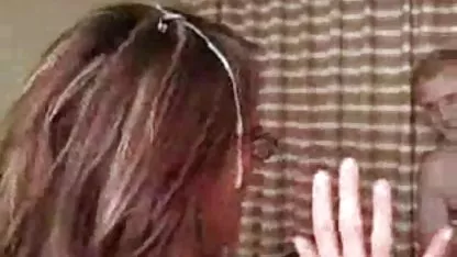 El chico está siendo chichonas naturales tratado por un médico sexual.