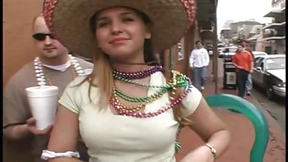 Blondie gruesa con grandes tetas videos de morenas tetonas quiere perder peso y comer pizzas y saltar sobre la polla