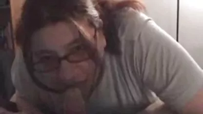 El tipo rompió a una rubia en anal sexo con tetas y vertió semen en su cara