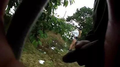 Slut chupa su ebar con la cámara web encendida, y cientos de tíos ansiosos miran y se masturban negras tetonas xxx este negocio
