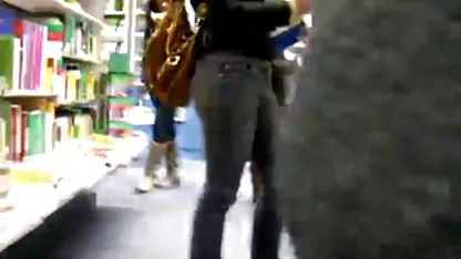 Morena guarra da viejas tetas grandes a lamer su punto.