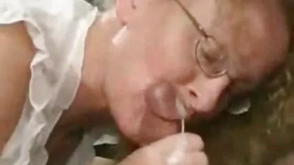 La morena tetona Mia Khalifa chupa video xxx tetonas a un miembro gordo de un guapo negro