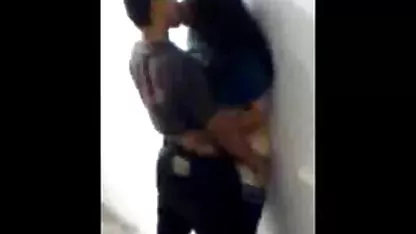 Sexy babe maduras con buenas tetas pierde cartas y chupa la polla de un buen chico