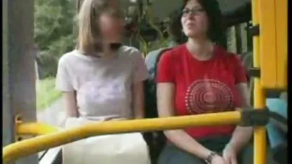 Joven chica sexo con mujeres tetonas monta gran polla