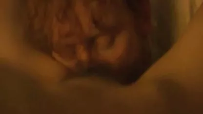 El tipo espió en la sauna, como las perras lamen los coños y maduras de tetas caidas decidieron follar a estas putas.