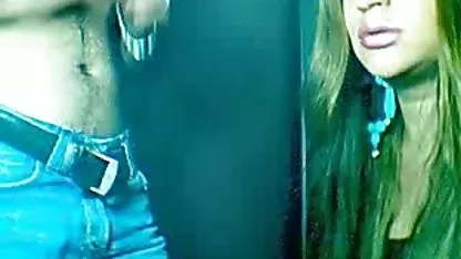La morena Kandy Kors japonesas lesbianas tetonas burlándose de un chico con su agujero anal rosado