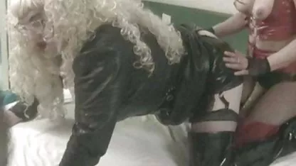 Cherie Deville y Capri Cavanni adoran su follada hardcore videos tetonas