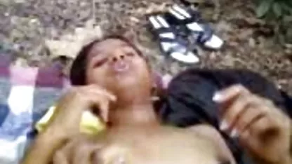 Jovencita tetona chupa y muestra tetas trio de tetonas xxx