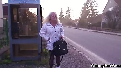 Pequeña enfermera folla lesbianas tetonas tocandose paciente