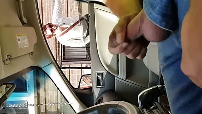El tipo se quitó a su chica en un café y la llevó a la mejor tetona casa para alimentarla con esperma
