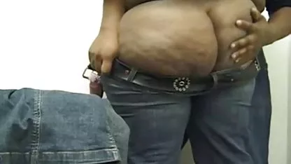 Hombre maduro lujurioso se madres tetudas folla a dos jóvenes adolescentes suaves