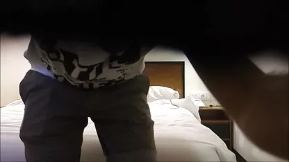 Amigo folla tetonas sexis xxx joven morena e inserta su dedo en su punto
