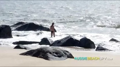 Amigo super tetonas desnudas folla a la jugosa morena en la cabina de su auto