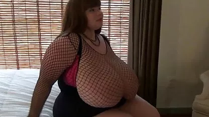 Rubia en medias sexo oral con tetonas blancas follada en anal