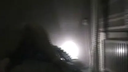 El tipo está follando maduras tetudas españolas con una perra joven y luego su esposa se apresura a entrar en la habitación, quien no es reacio a follar esta jugosa basura con un gran tirón.