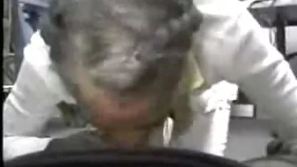 Buha Ebony trajo a tetonas foyando casa a una gorda rubia con un gran culo y se la folla
