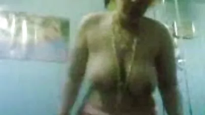 La asiática Morgan Lee ama el sexo en grupo y se tetonas en trio folla a los machos calientes