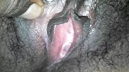 Perra xxx tetas operadas lamió el coño peludo del empleado del trabajo