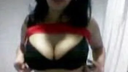 Lesbianas adultas Jessica Bangkok y tetonas chibolas Nikki Phoenix lamiendo coños