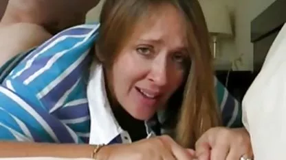 Hermosa videos de tetas gordas morena sexy acaricia el coño y sueña con el sexo anal.